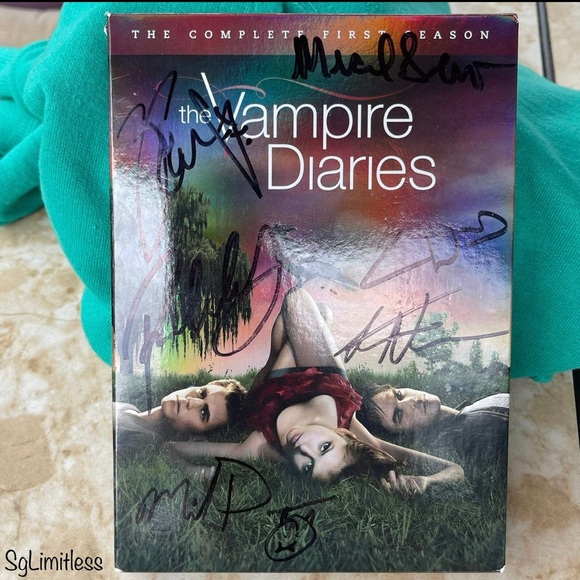 The Vampire Diaries Signed DVD - Picture 1 of 11
